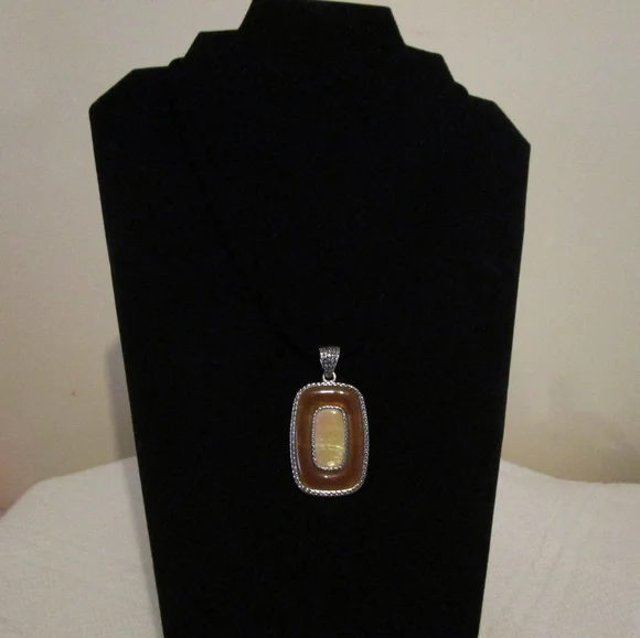 LIA SOPHIA || Mother of Pearl Inlay Pendant - Picture 7 of 14